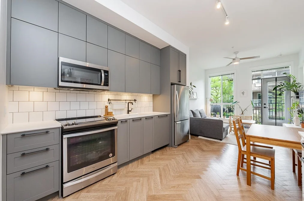 Condo for sale at 202 14968 101a Avenue Surrey British Columbia - MLS: R3148073