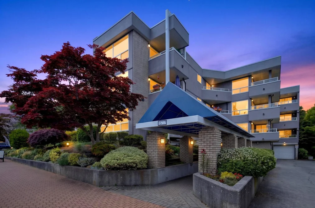 Condo for sale at 202 15717 Marine Drive White Rock British Columbia - MLS: R3135692