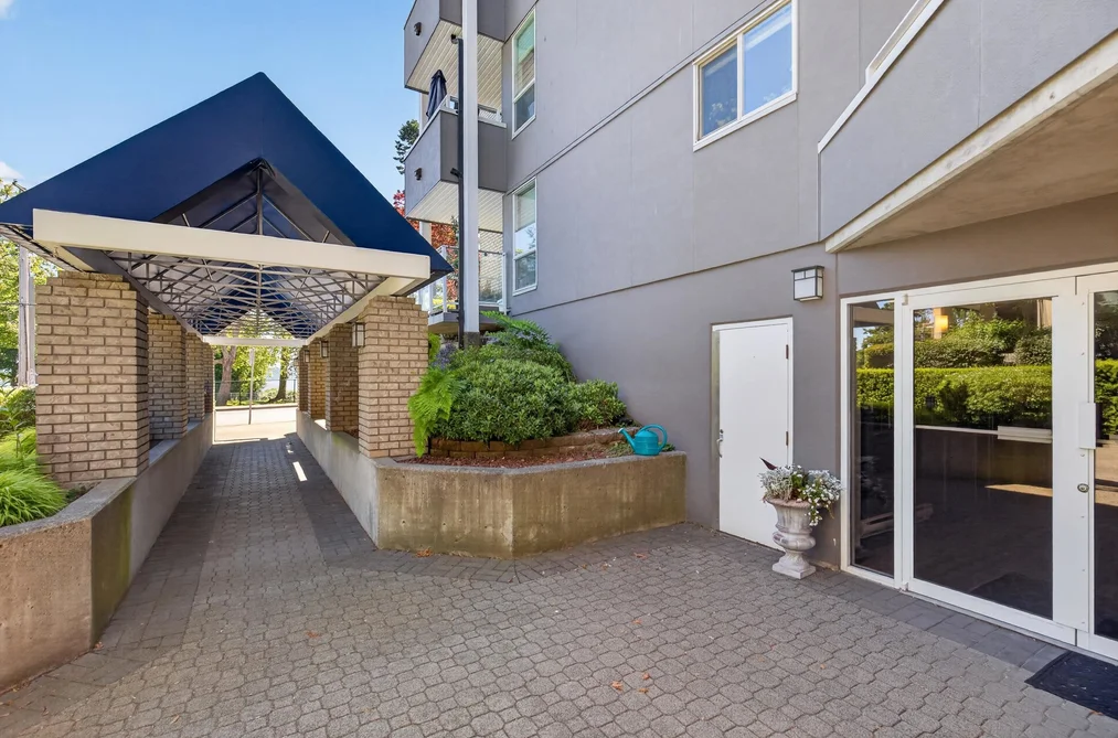 202 15717 MARINE DRIVE, White Rock BC V4B 1E4, White Rock BC — Residential for Sale — Photo 3 of 34
