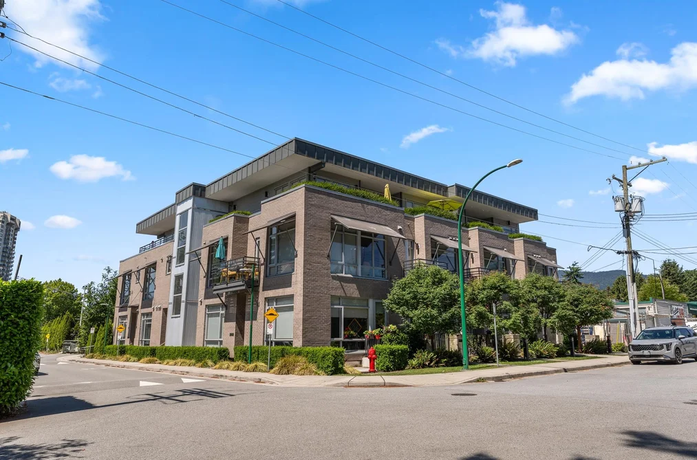 Condo for sale at 202 1591 Bowser Avenue North Vancouver British Columbia - MLS: R3145156