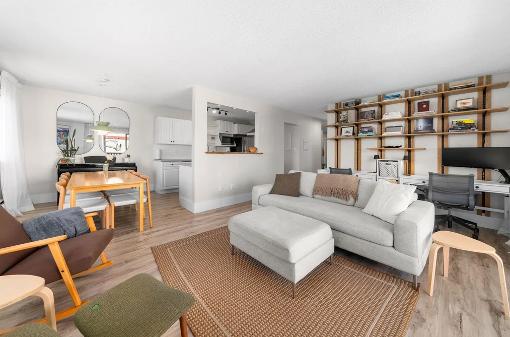 Condo for sale at 202 1610 Chesterfield Avenue North Vancouver British Columbia - MLS: R3159397