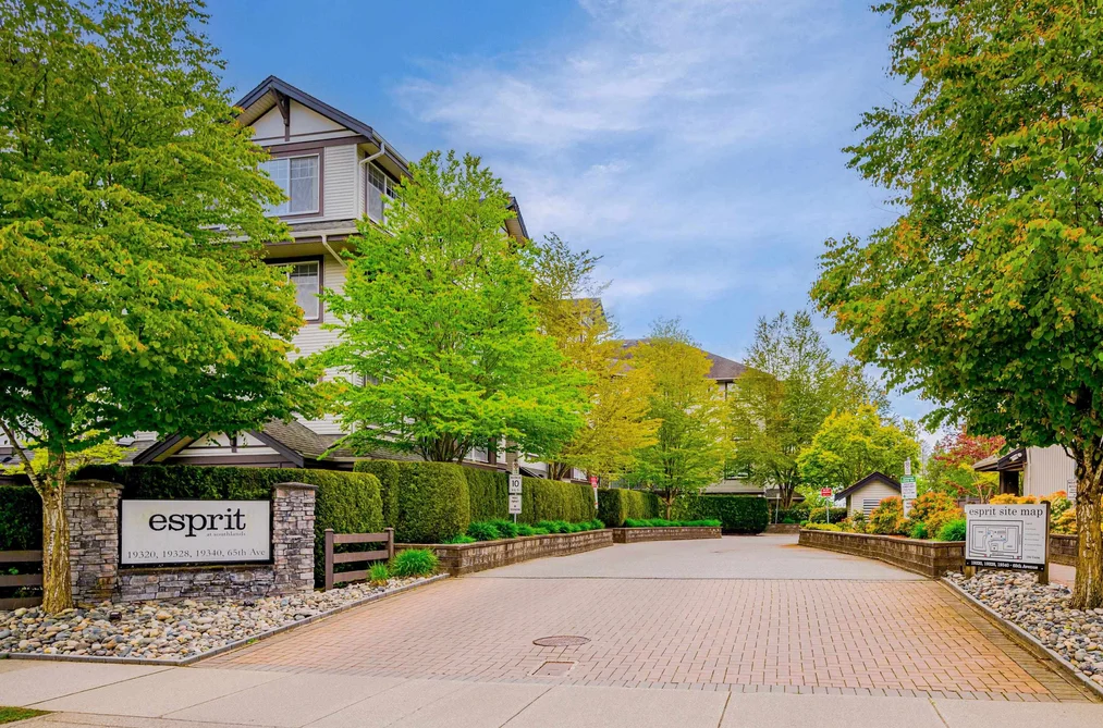 Condo for sale at 202 19320 65 Avenue Surrey British Columbia - MLS: R3142468