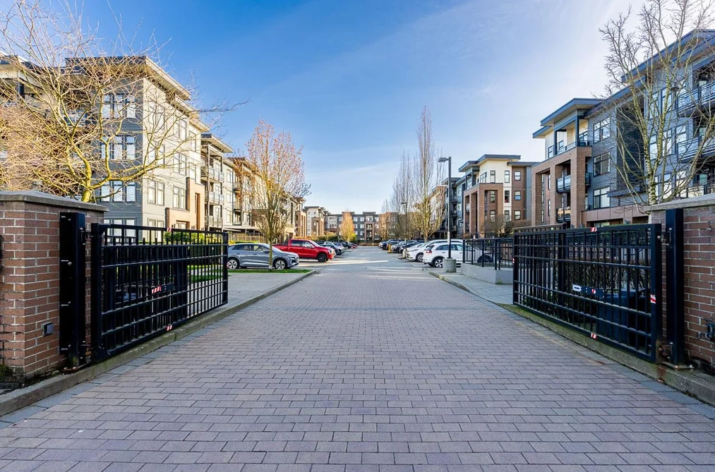 202 20078 FRASER HIGHWAY, Langley BC V3A 4E5, Langley BC — Residential for Sale - Photo 3