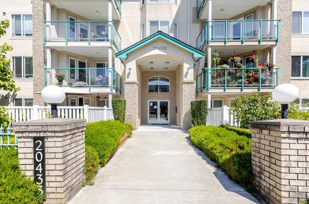 202 20433 53 AVENUE, Langley BC V3A 7A6, Langley BC — Residential for Sale - Photo 2