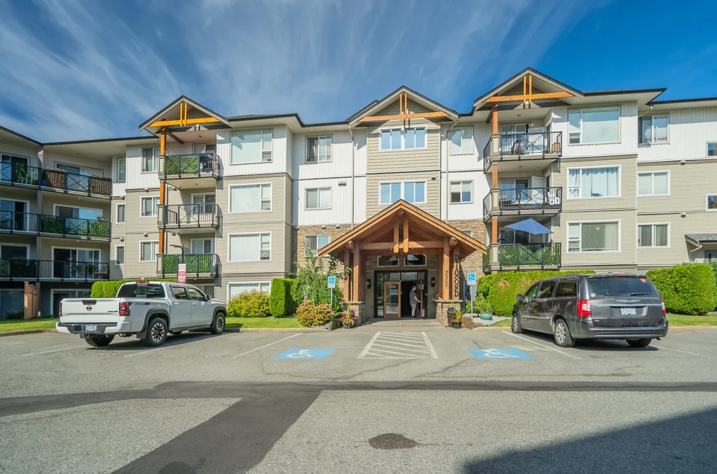Condo for sale at 202 2955 Diamond Crescent Abbotsford British Columbia - MLS: R3097397