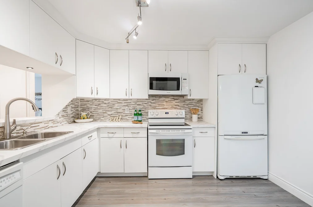 202 3075 PRIMROSE LANE, Coquitlam BC V3B 7S2, Coquitlam BC — Residential for Sale — Photo 3 of 39