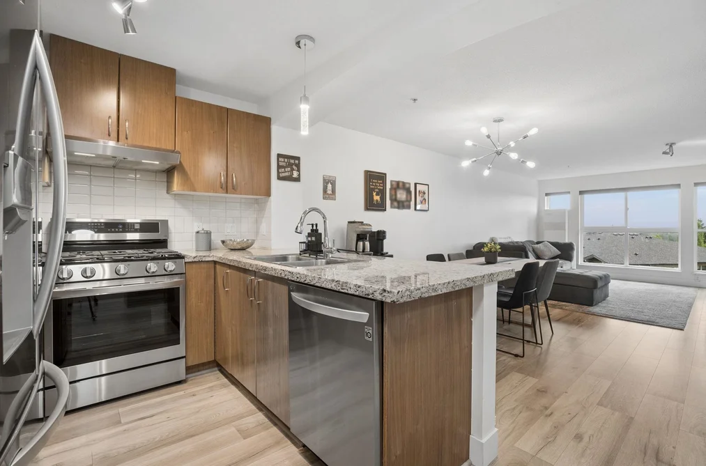 202 3082 DAYANEE SPRINGS BOULEVARD, Coquitlam, BC — Residential for Sale — Photo 11 of 34