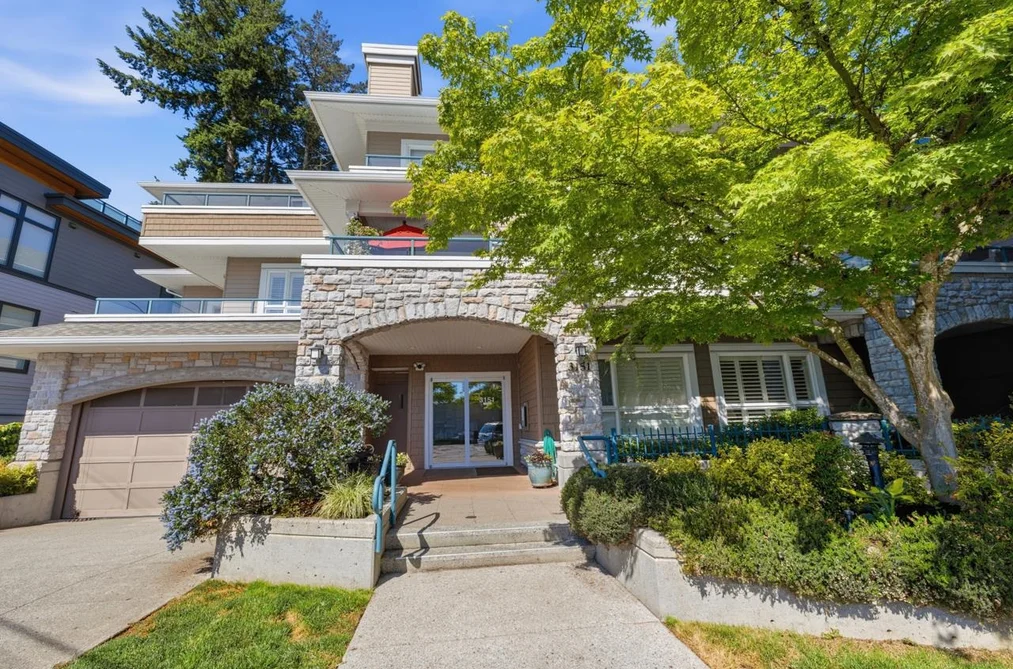 Condo for sale at 202 3151 Connaught Crescent North Vancouver British Columbia - MLS: R3129272