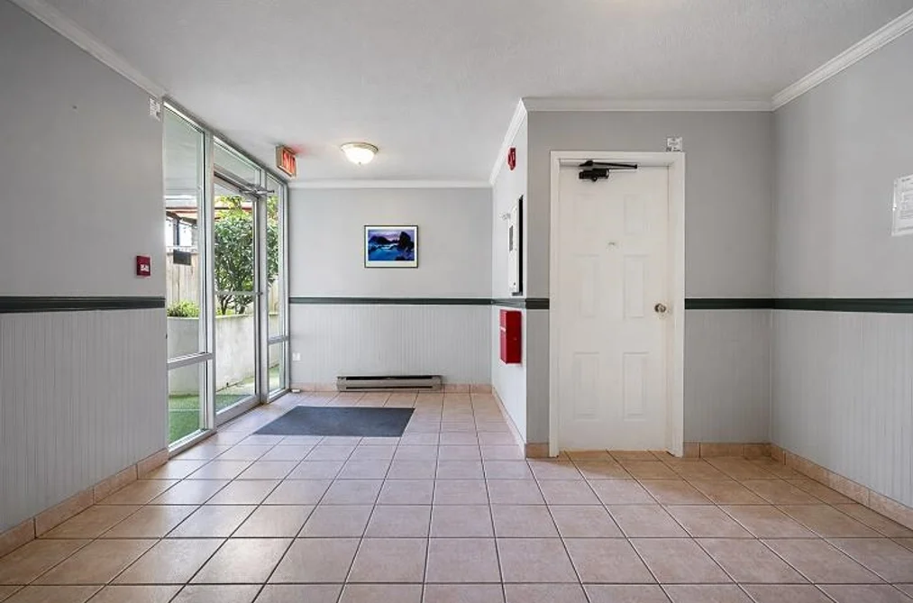 202 320 W 2ND STREET, North Vancouver BC V7M 1E1, North Vancouver BC — Residential for Sale - Photo 3
