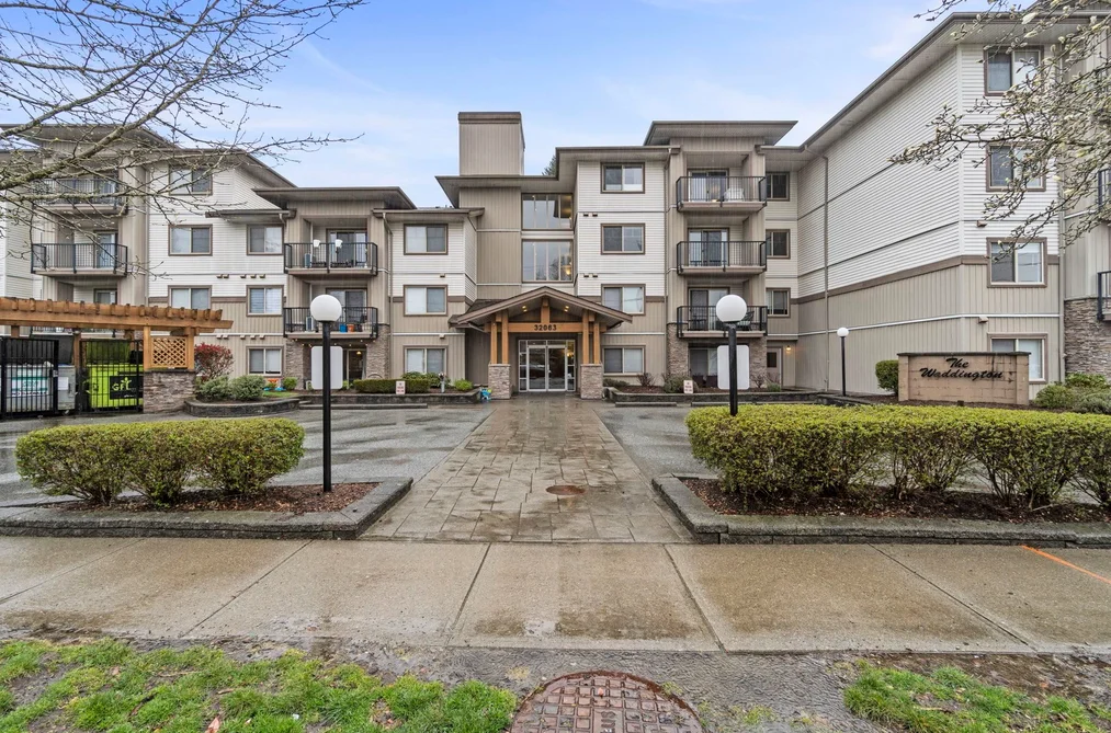 Condo for sale at 202 32063 Mt Waddington Avenue Abbotsford British Columbia - MLS: R3099238