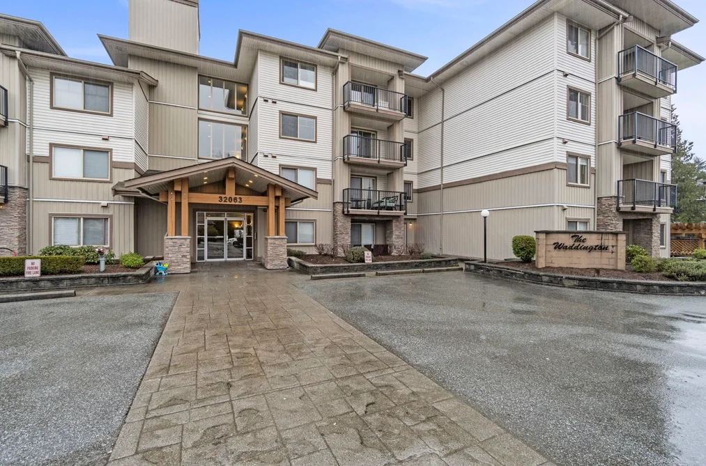 202 32063 MT WADDINGTON AVENUE, Abbotsford BC V2T 2E7, Abbotsford BC — Residential for Sale - Photo 2