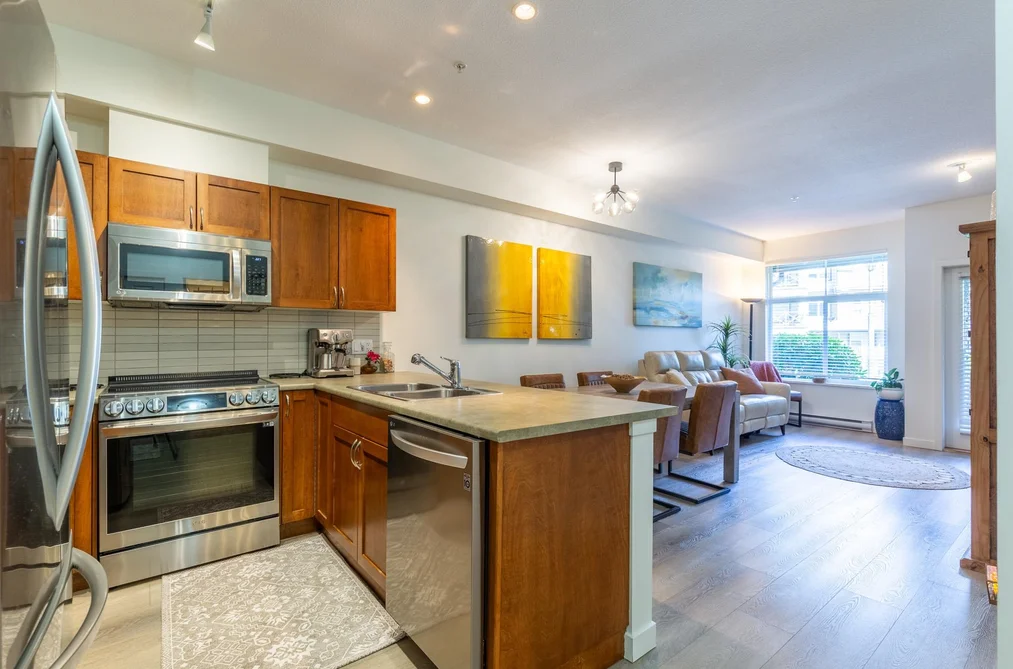 202 33318 E BOURQUIN CRESCENT, Abbotsford BC V2S 0A6, Abbotsford BC — Residential for Sale - Photo 2