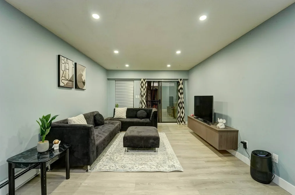 202 33450 GEORGE FERGUSON WAY, Abbotsford BC V2S 2L8, Abbotsford BC — Residential for Sale - Photo 2