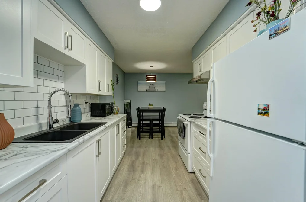 202 33450 GEORGE FERGUSON WAY, Abbotsford BC V2S 2L8, Abbotsford BC — Residential for Sale - Photo 3