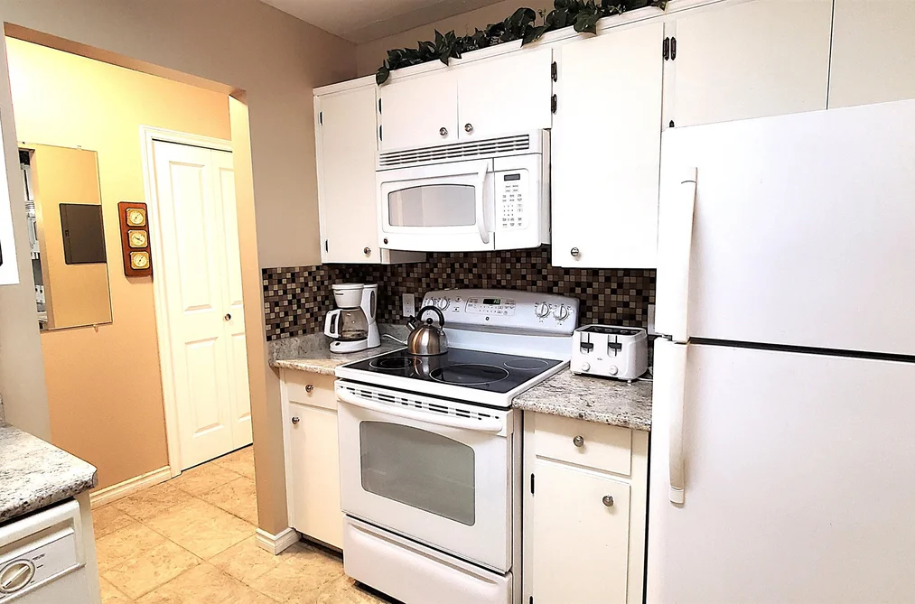 202 33464 GEORGE FERGUSON WAY, Abbotsford BC V2S 2L8, Abbotsford BC — Residential for Sale - Photo 4