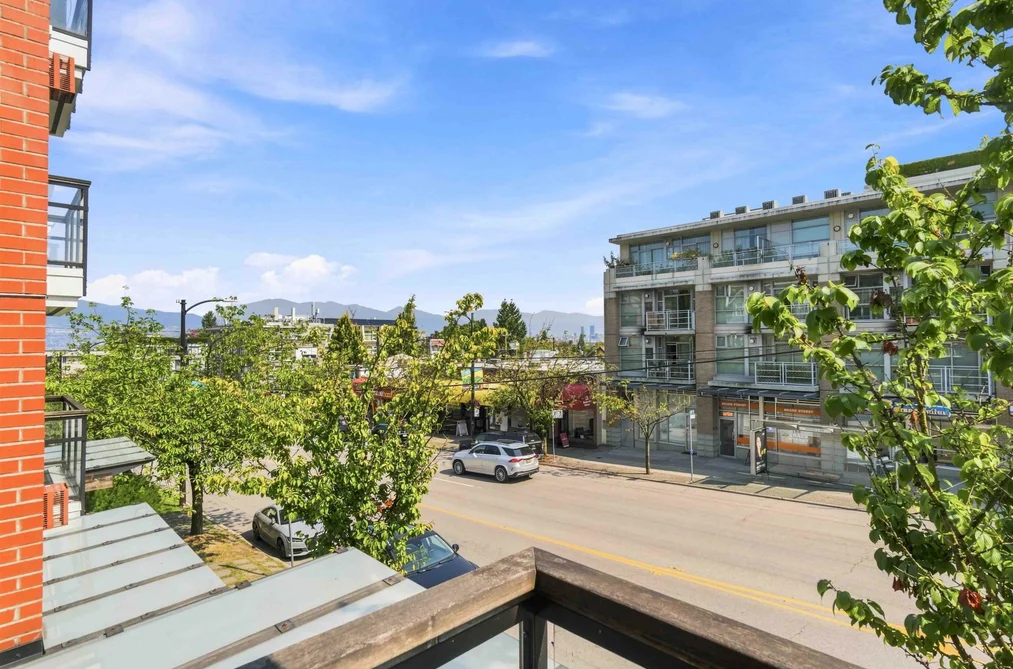 Condo for sale at 202 3611 W 18th Avenue Vancouver British Columbia - MLS: R3158425
