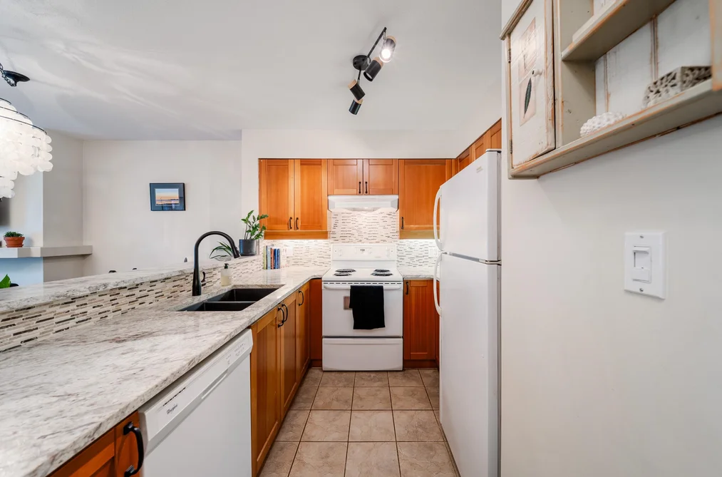 202 3727 W 10TH AVENUE, Vancouver BC V6R 2G5, Vancouver BC — Residential for Sale — Photo 7 of 40
