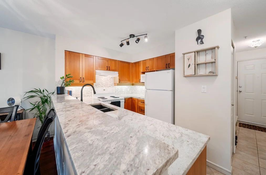 202 3727 W 10TH AVENUE, Vancouver BC V6R 2G5, Vancouver BC — Residential for Sale — Photo 8 of 40