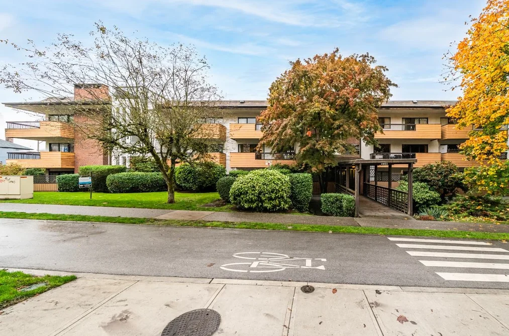 Condo for sale at 202 410 Agnes Street New Westminster British Columbia - MLS: R3116307