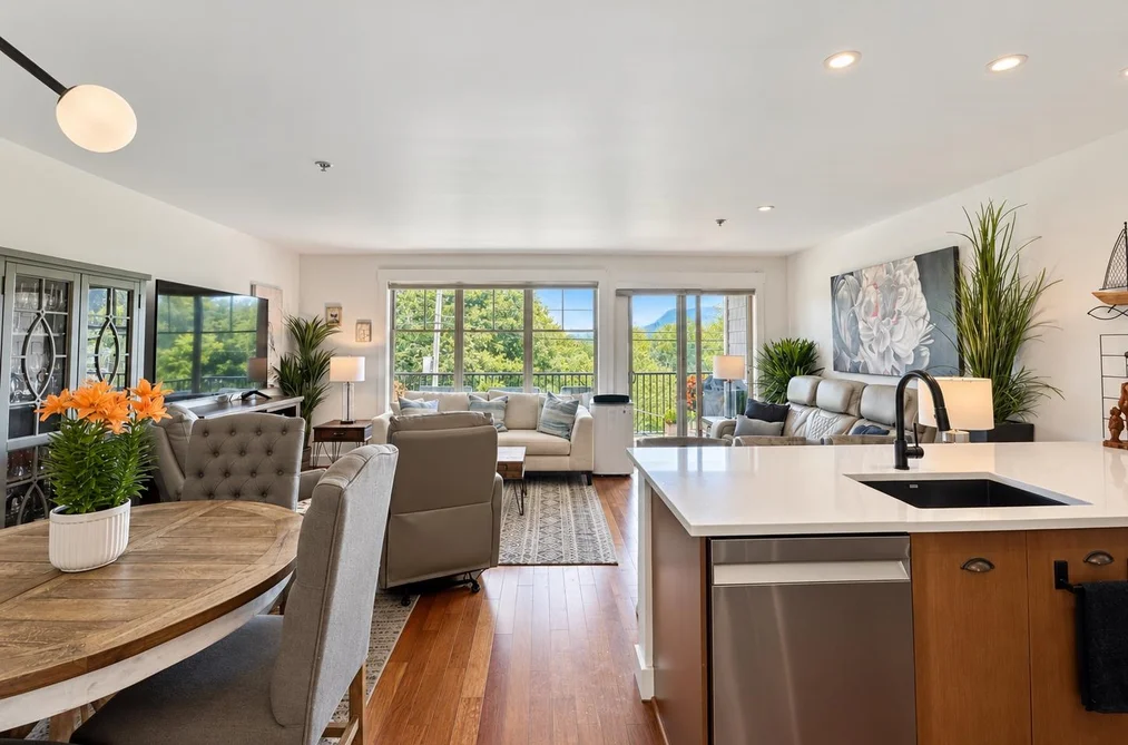 414 Gower Point Rd Unit 202, Gibsons, BC - MLS: R3143937