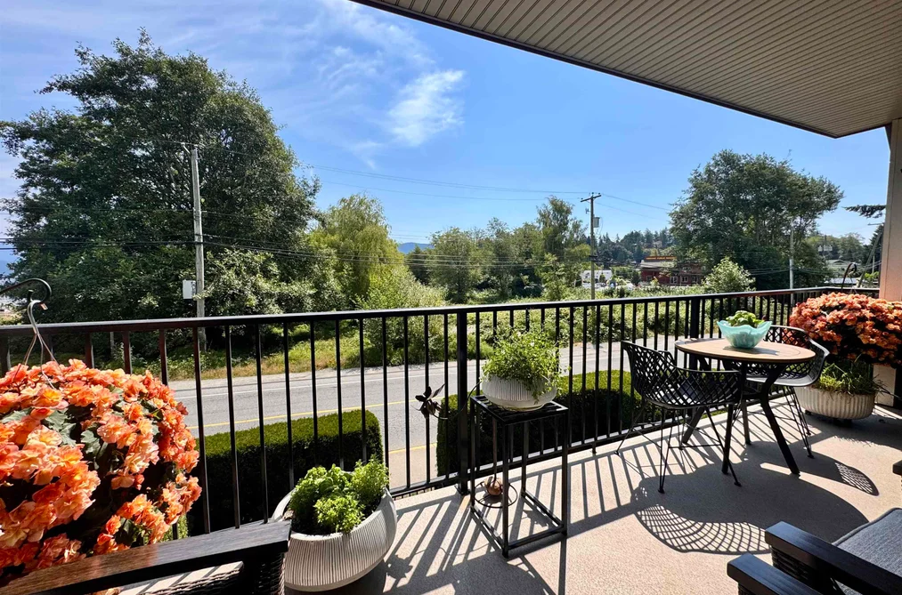 Condo for sale at 202 414 Gower Point Road Gibsons British Columbia - MLS: R3143937