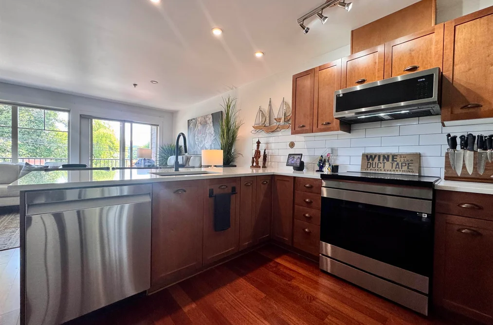 202 414 GOWER POINT ROAD, Gibsons, BC — Residential for Sale — Photo 5 of 25
