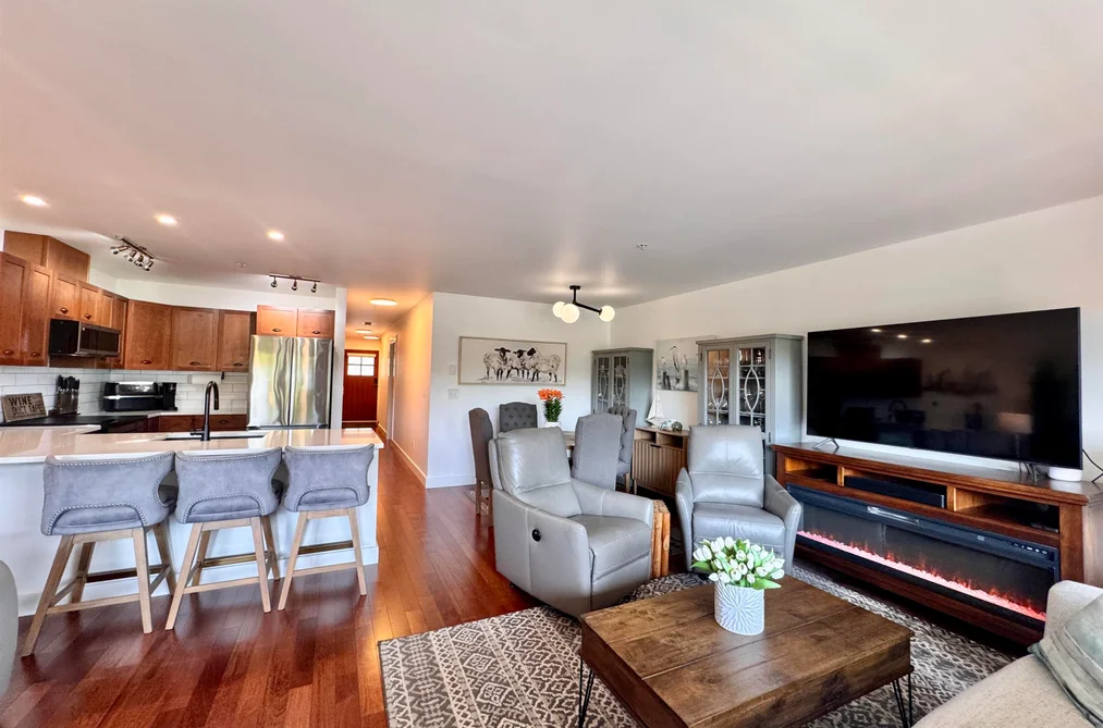 202 414 GOWER POINT ROAD, Gibsons, BC — Residential for Sale — Photo 7 of 25