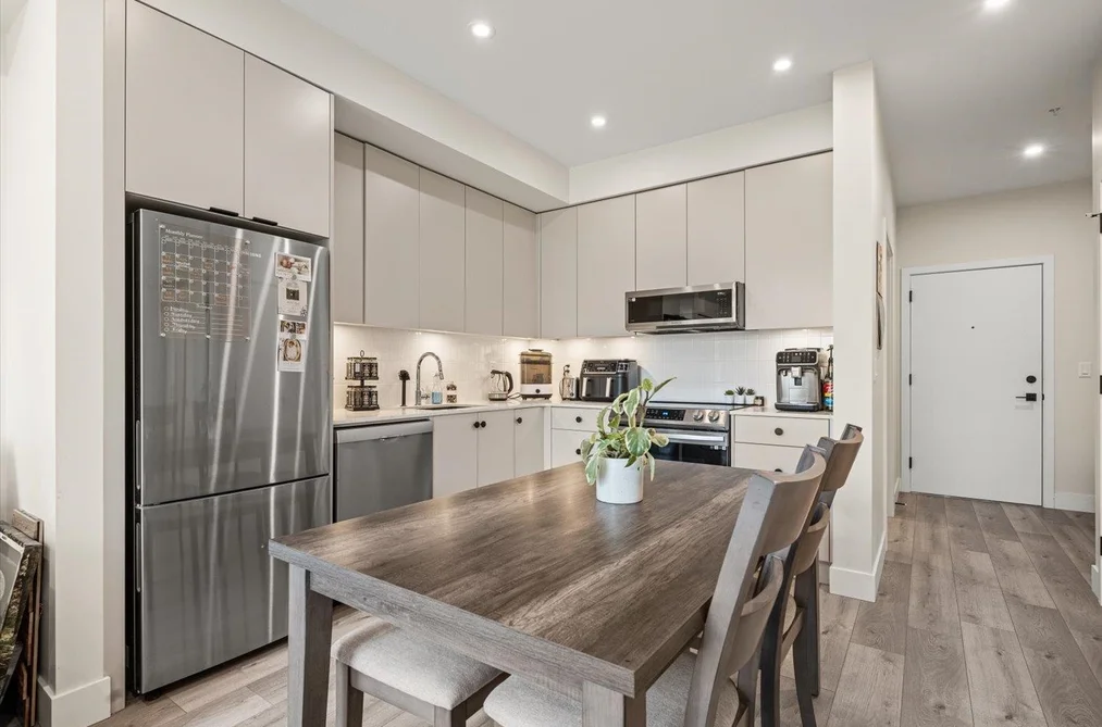 Condo for sale at 202 45511 Campus Drive Chilliwack British Columbia - MLS: R3118976