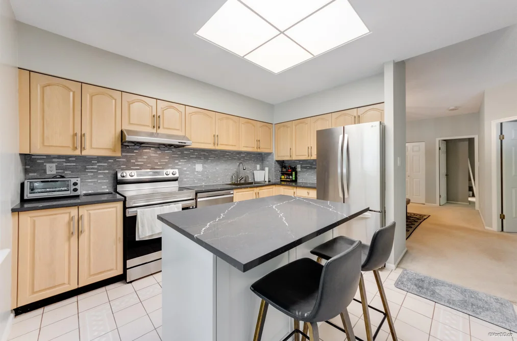 202 5885 OLIVE AVENUE, Burnaby BC V5H 4N8, Burnaby BC — Residential for Sale - Photo 2