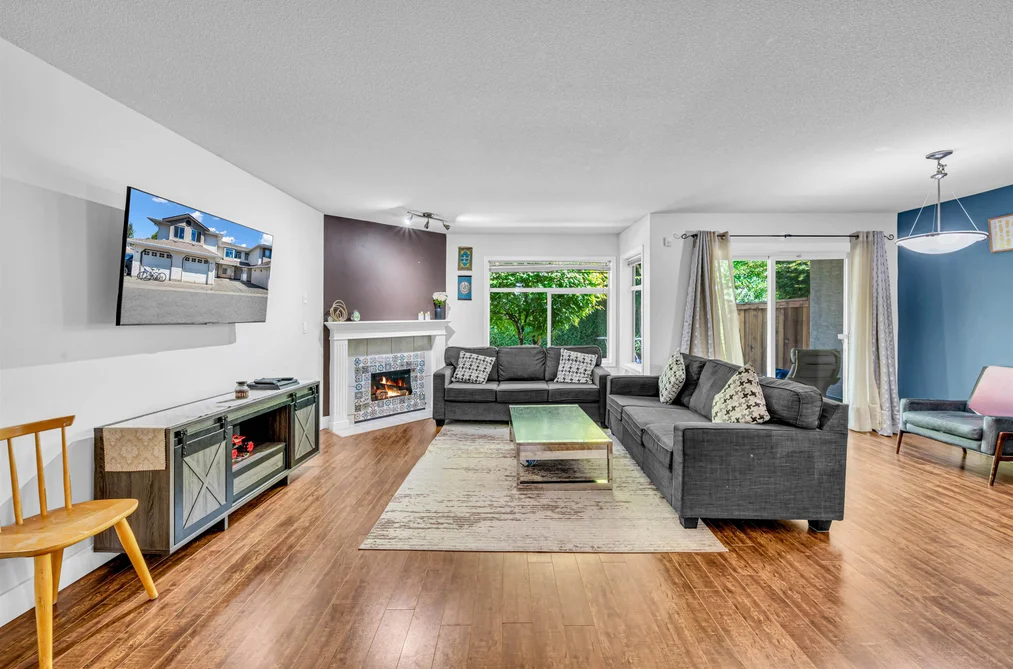 Townhouse for sale at 202 8260 162a Street Surrey British Columbia - MLS: R3153565