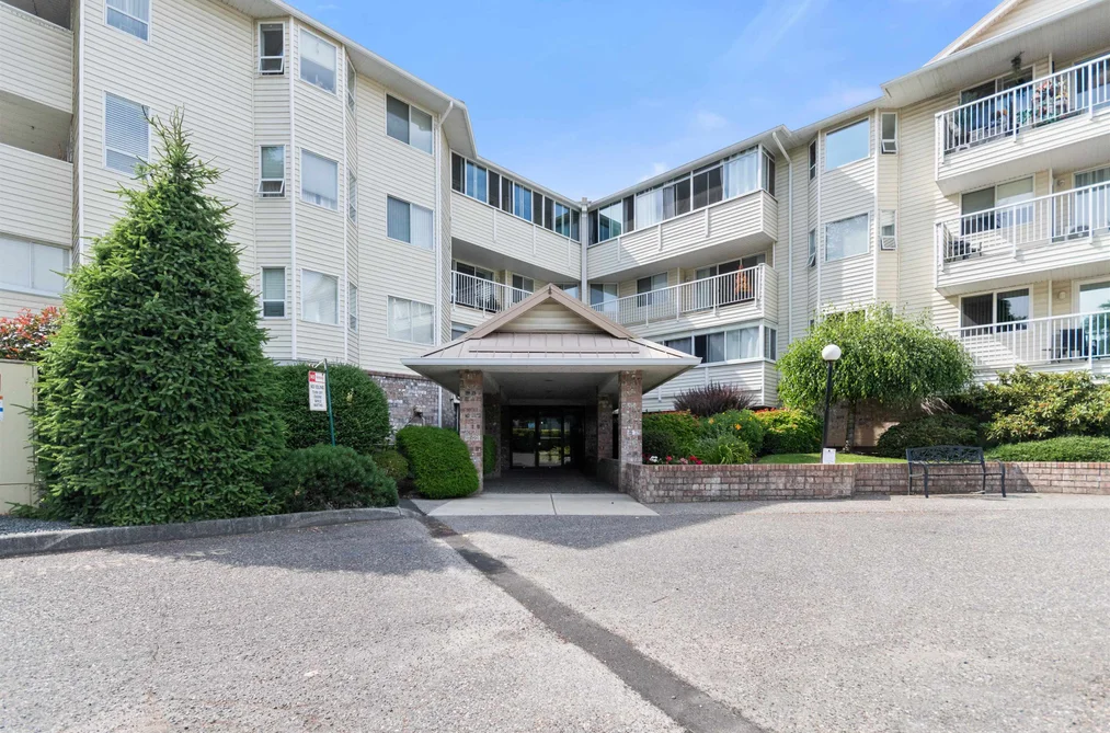 Condo for sale at 202 8725 Elm Drive Chilliwack British Columbia - MLS: R3139511