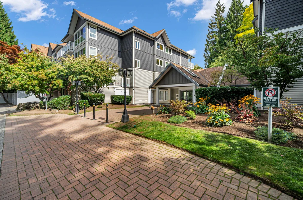 Condo for sale at 202 9650 148 Street Surrey British Columbia - MLS: R3164783