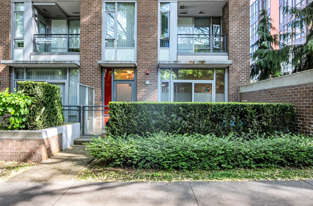 Townhouse for sale at 2021 W 10th Avenue Vancouver British Columbia - MLS: R3122087