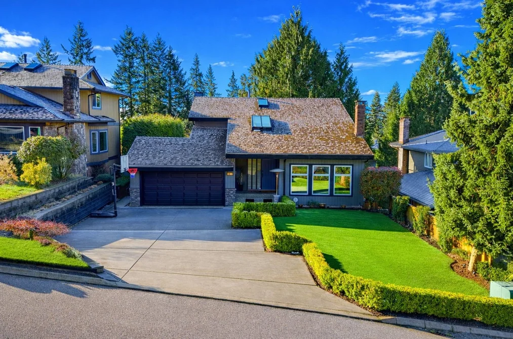 House for sale at 2023 Hill Drive North Vancouver British Columbia - MLS: R3101938