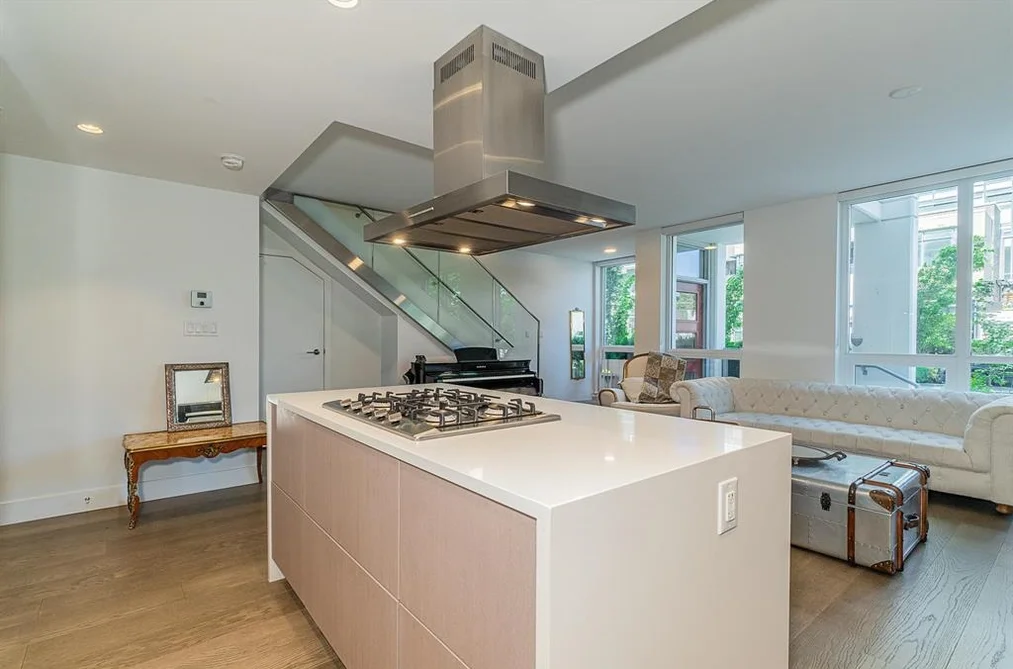 2025 CURLING ROAD, North Vancouver BC V7P 3B4, North Vancouver BC — Residential for Sale — Photo 11 of 37
