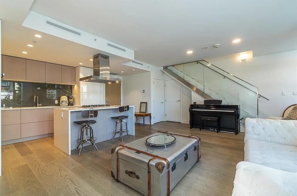 2025 CURLING ROAD, North Vancouver BC V7P 3B4, North Vancouver BC — Residential for Sale — Photo 3 of 37