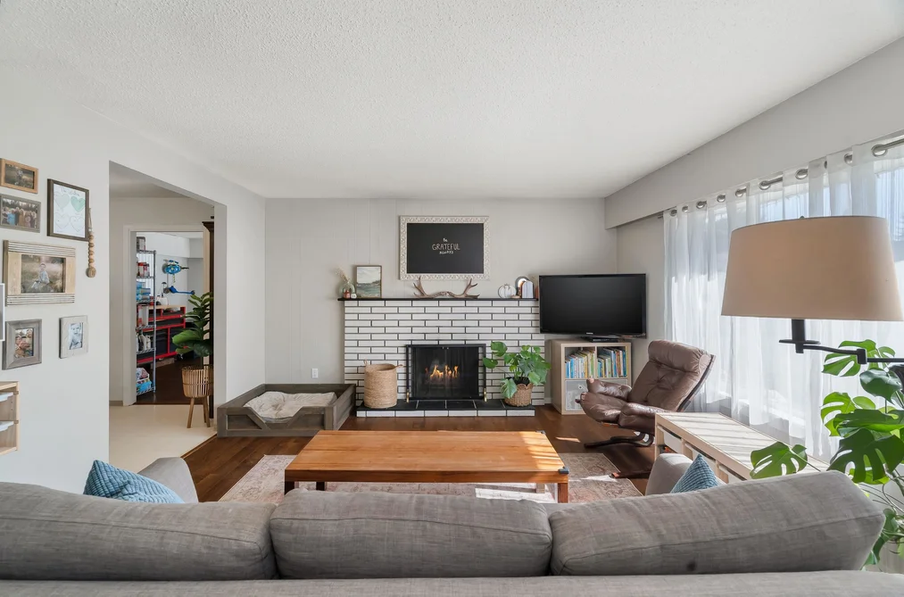 20255 CHATWIN AVENUE, Maple Ridge BC V2X 4G4, Maple Ridge BC — Residential for Sale - Photo 2