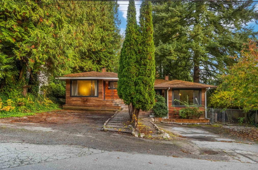 Duplex for sale at 2026 2028 Columbia Street Port Moody British Columbia - MLS: R3105135