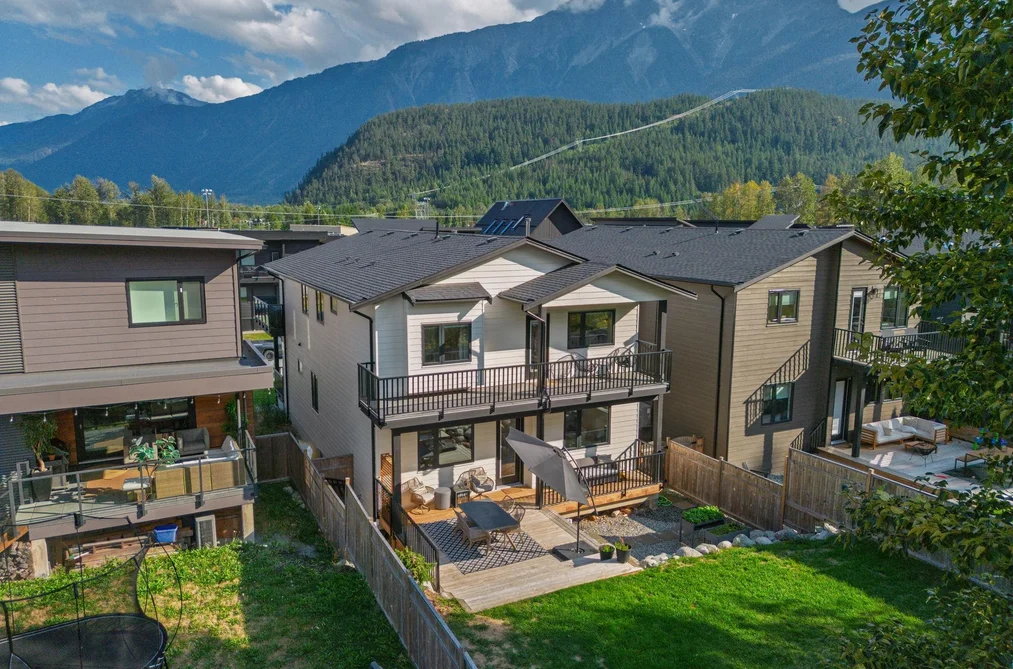 House for sale at 2026 Tiyata Boulevard Pemberton British Columbia - MLS: R3085620