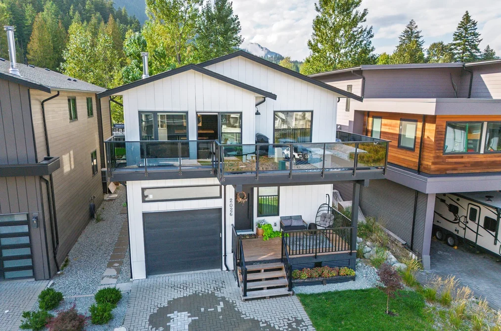 2026 TIYATA BOULEVARD, Pemberton BC V0N 2L0, Pemberton BC — Residential for Sale - Photo 2