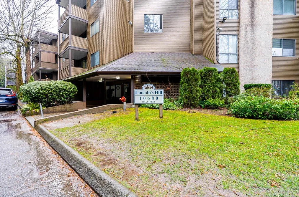 Condo for sale at 203 10680 151a Street Surrey British Columbia - MLS: R3097061