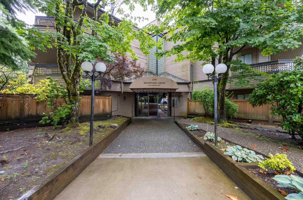 Condo for sale at 203 1195 Pipeline Road Coquitlam British Columbia - MLS: R3158719