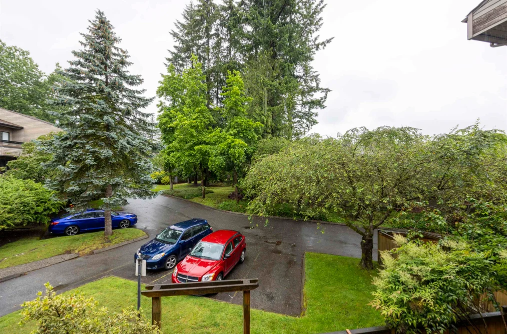 Condo for sale at 203 1195 Pipeline Road Coquitlam British Columbia - MLS: R3116396