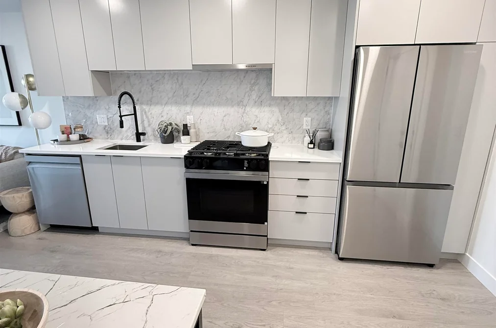Condo for sale at 203 13258 105 Avenue Surrey British Columbia - MLS: R3146752