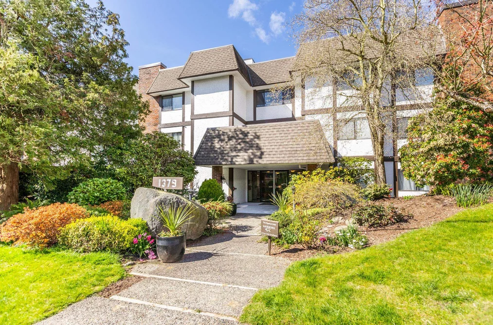 Condo for sale at 203 1379 Merklin Street White Rock British Columbia - MLS: R3108528