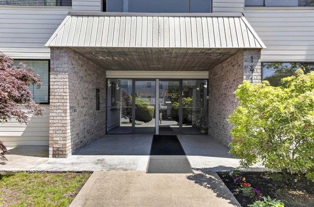 Condo for sale at 203 1410 Blackwood Street White Rock British Columbia - MLS: R3128272
