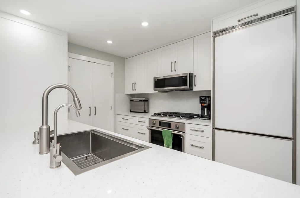 203 15152 RUSSELL AVENUE, White Rock BC V4B 0A3, White Rock BC — Residential for Sale — Photo 10 of 40