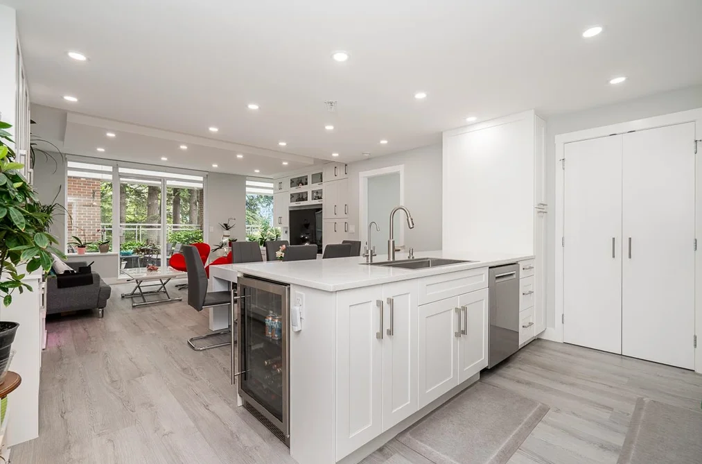 203 15152 RUSSELL AVENUE, White Rock BC V4B 0A3, White Rock BC — Residential for Sale — Photo 6 of 40