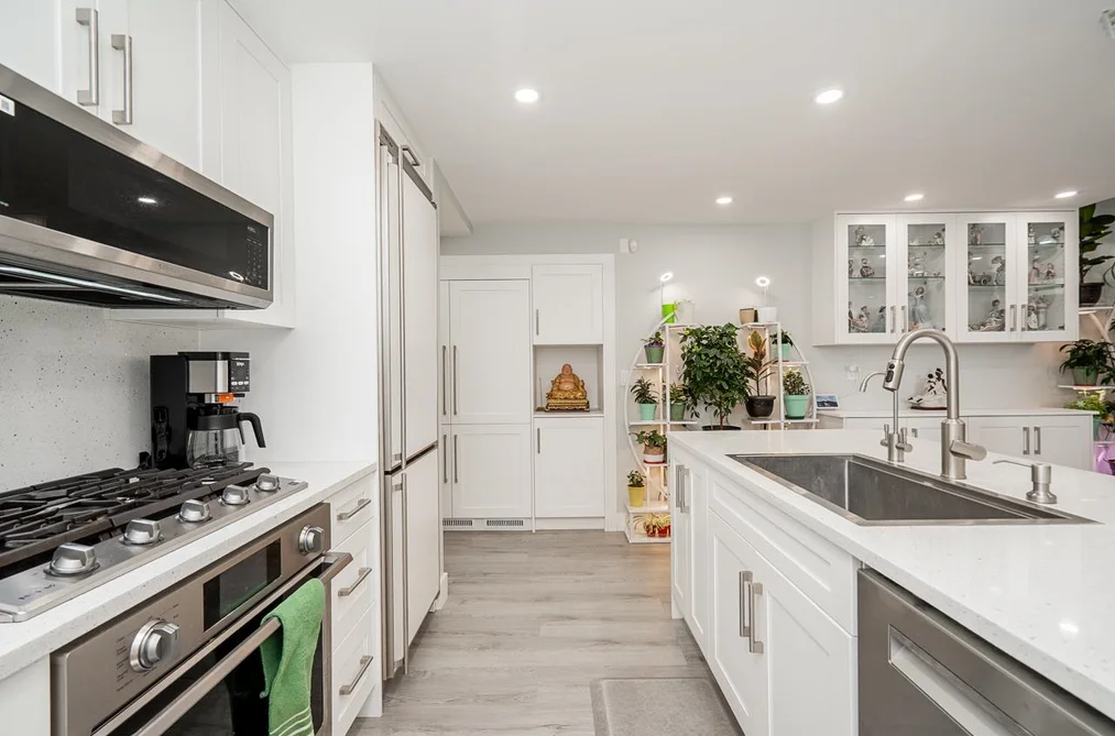203 15152 RUSSELL AVENUE, White Rock BC V4B 0A3, White Rock BC — Residential for Sale — Photo 8 of 40