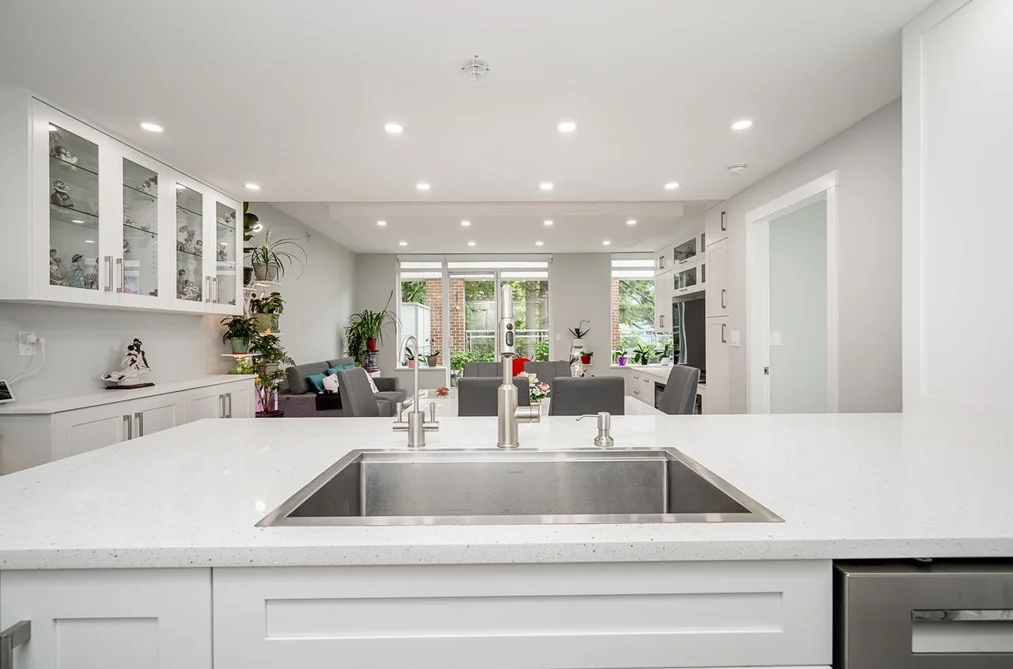 203 15152 RUSSELL AVENUE, White Rock BC V4B 0A3, White Rock BC — Residential for Sale — Photo 9 of 40